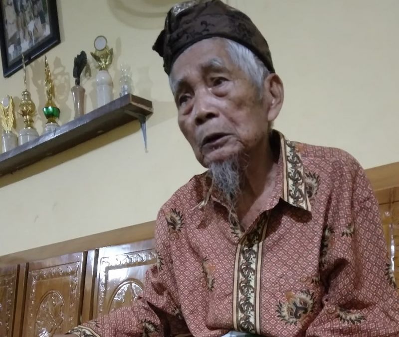 Kesetiaan Mbah Man Merawat Ingatan Kepahlawanan di Made