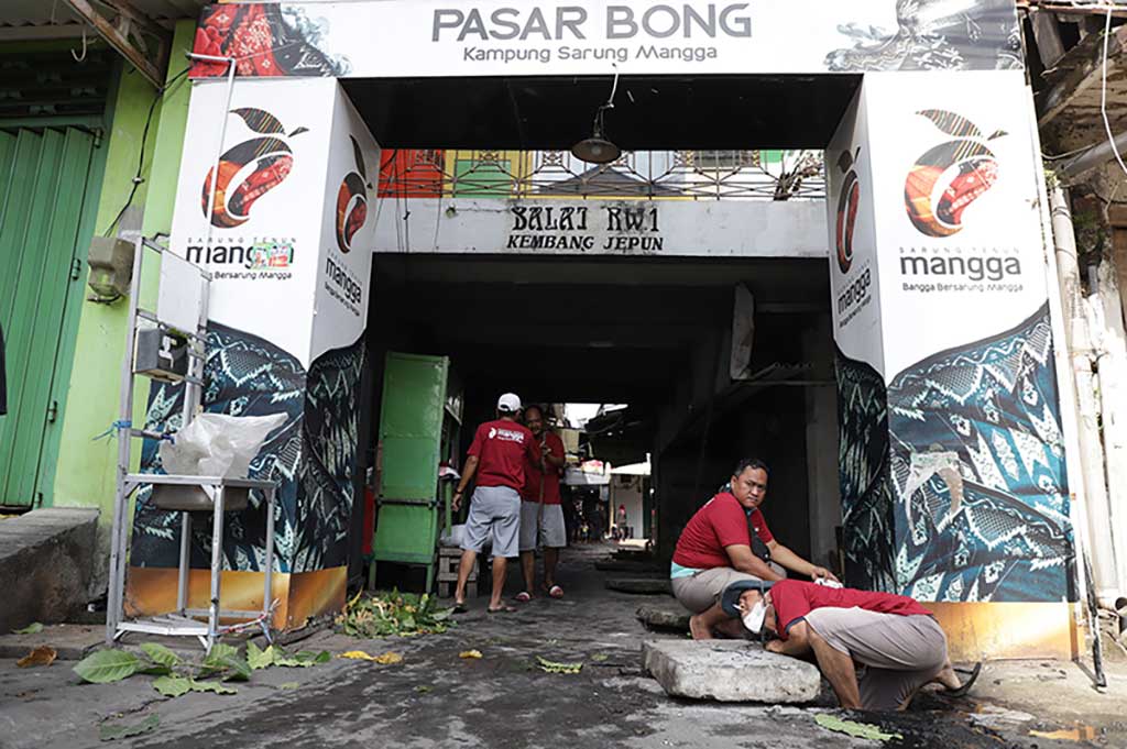 Pasar Bong, Wisata Belanja Malam, dan Kuburan China