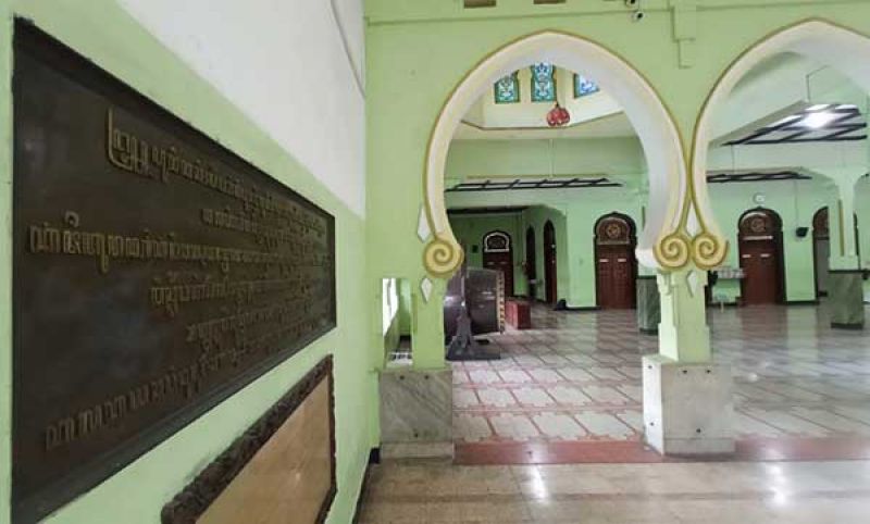 Alun-Alun Surabaya, Masjid Kemayoran, dan Jan Jacob Rochussen