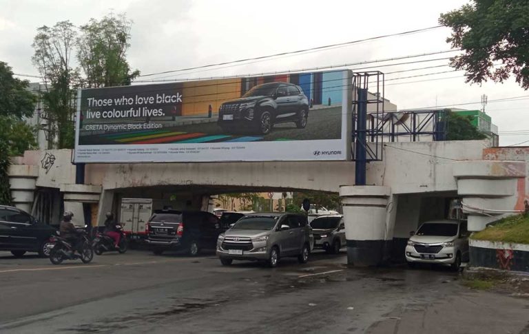 Benarkah PT KAI Beri Izin Reklame di Viaduct Gubeng?