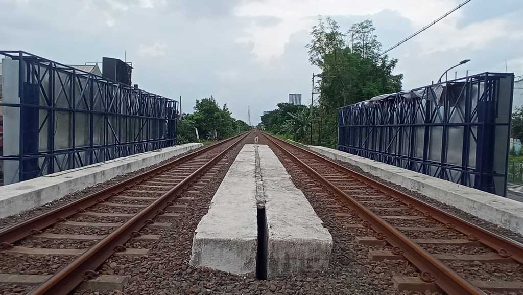 Tim Ahli Cagar Budaya Anggap Reklame Tak Tutupi Viaduct Gubeng