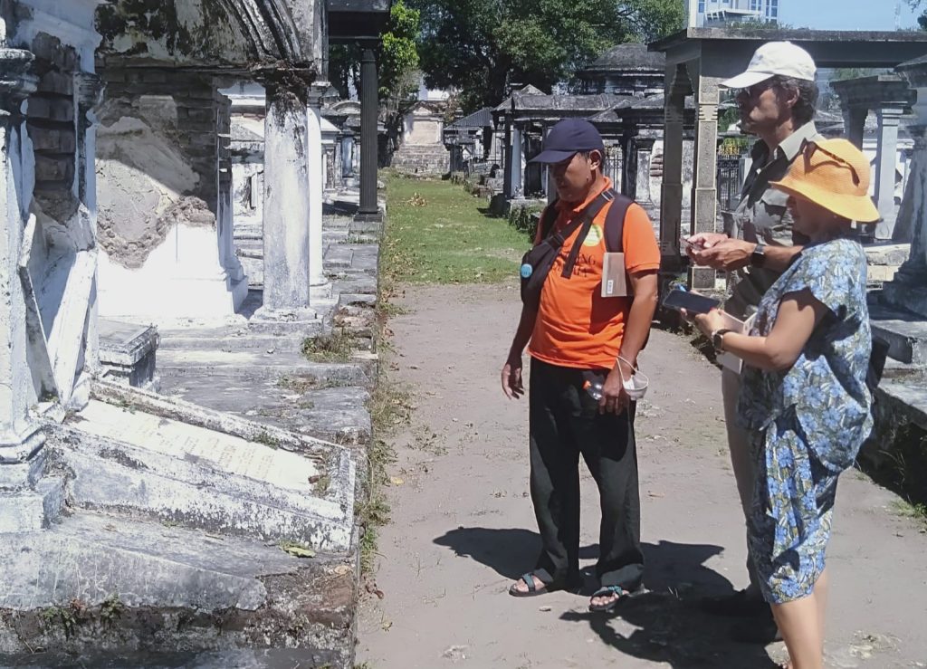 Secuil Peneleh di Mata Penulis Belanda. 