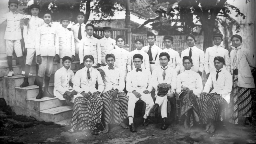 Persahabatan Soekarno – Tjiel Romers Dari HBS Hingga Jadi Presiden. 