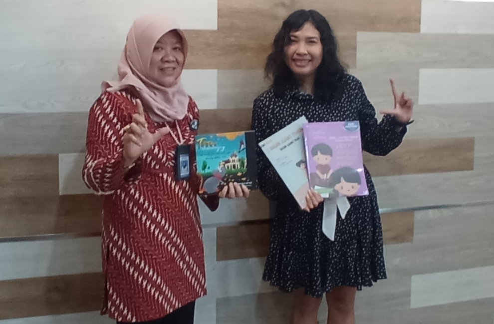 Balai Bahasa Jawa Timur Apresiasi Karya Tulis Ita Surojoyo
