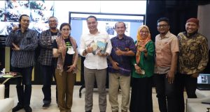 Wali Kota Surabaya Eri Cahyadi Terima Tim Begandring Soerabaia Paparkan Pengembangan Peneleh. 