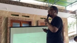 Kelas Sejarah Subtrack Plampitan: Membabar Memoar, Disertasi, hingga Sejarah Lisan Versi Warga