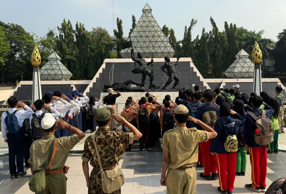 Heroic Track 2025 : Menempa Jiwa Kejuangan dan Kepahlawanan Pelajar SMP Surabaya.
